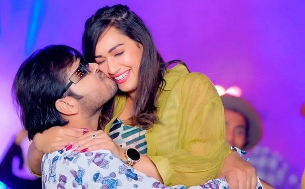 Bhojpuri Singer Arvind Akele Kallu Song