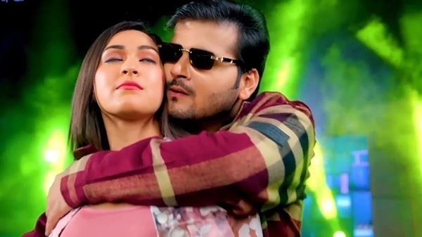 Bhojpuri Singer Arvind Akele Kallu Song