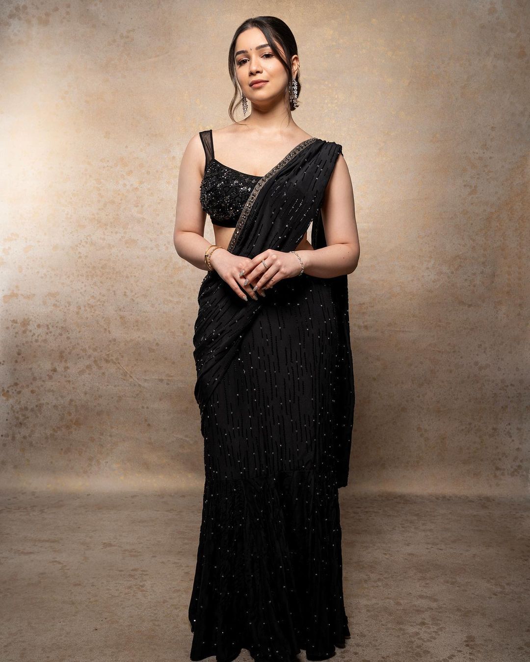 Sara Tendulkar shines in her glamorous shimmering saree.