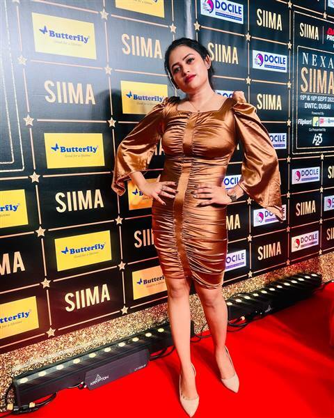 serial actress farina azad