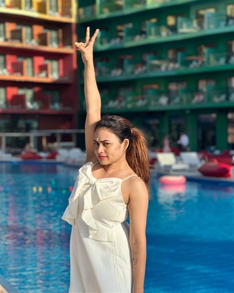 serial actress farina azad
