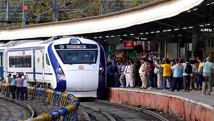 Express Train Slicker Vande Bharat Express: ಕರ್ನಾಟಕದಲ್ಲಿ ಸಂಚರಿಸುವ ವಂದೇ ಭಾರತ್ ರೈಲುಗಳ ...