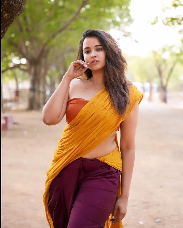 Pujita Ponnada mind blowing beauty show