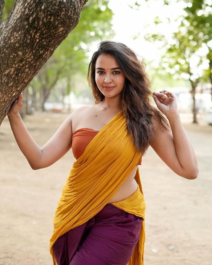 Pujita Ponnada lovely beauty show