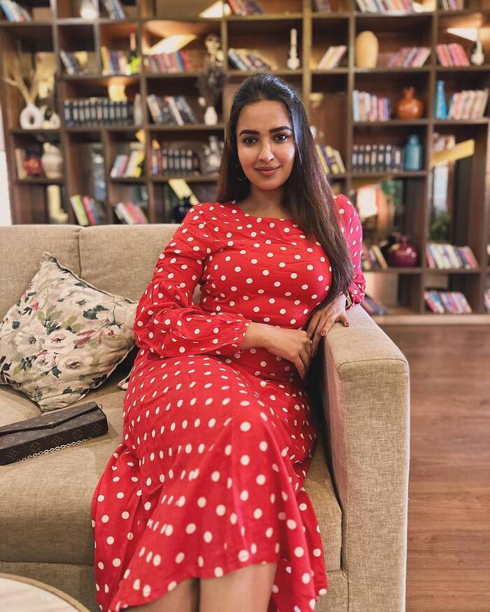 Pujita Ponnada ravishing looks