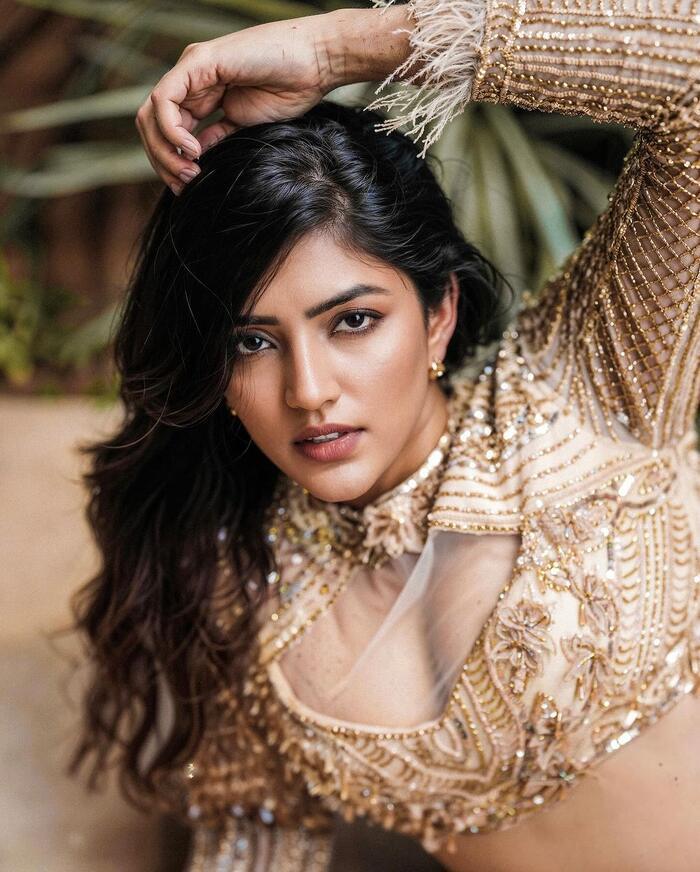 నయా లుక్స్‌తో కుర్రకారు గుండెల్లో చిచ్చు పెట్టేస్తున్న ఈషా రెబ్బ ...