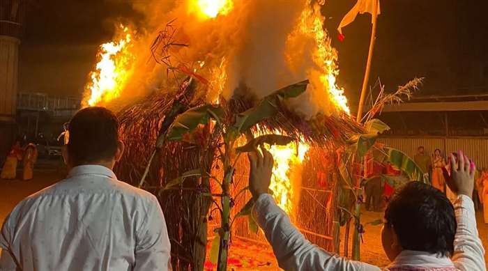 In Manipur, the festival of Holi is known as “Yaosang.” This multi-day celebration incorporates trad