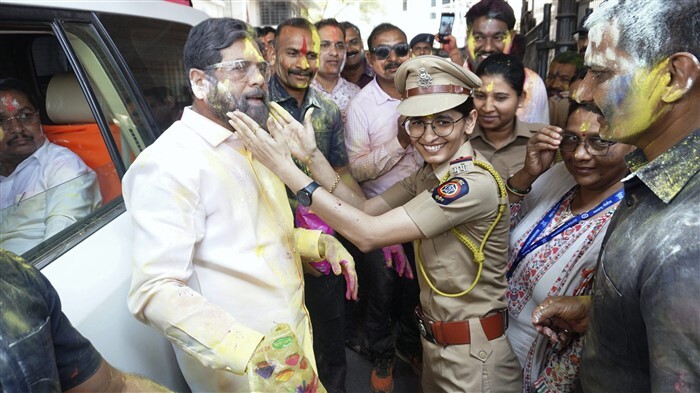 CM Eknath Shinde with police personnel during Holi celebrations