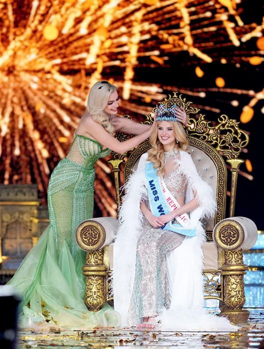 Krystyna Pyszkova  crowned as miss world 2024