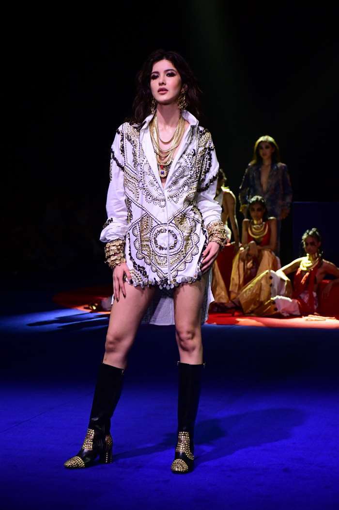 Shanaya Kapoor, the actress, graced the stage as the showstopper for fashion designer Anamika Khanna