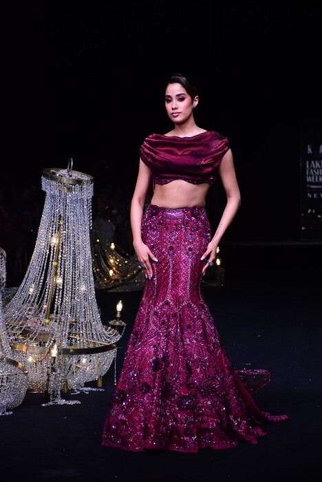 Janhvi Kapoor looked stunning in a mermaid lehenga