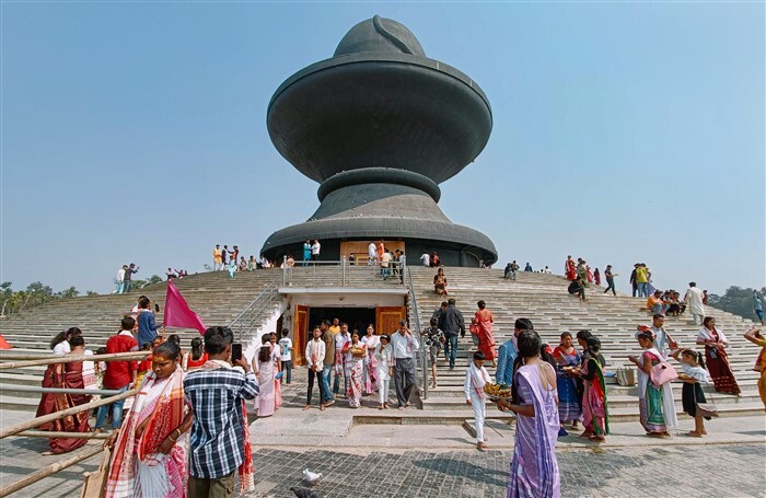 Devotees offer prayers at Maha Mrityunjay temple on the Mahashivratri festival