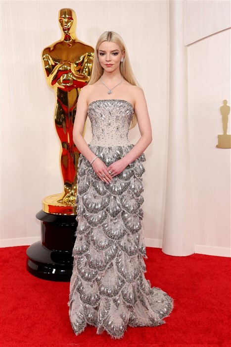 Anya Taylor steals the spotlight at the 2024 Oscars