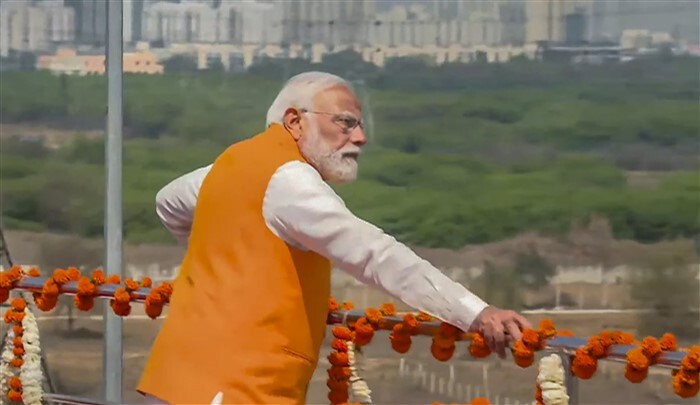 Narendra Modi inspects the 4 Level-Interchange of the Haryana Section of the Dwarka Expressway