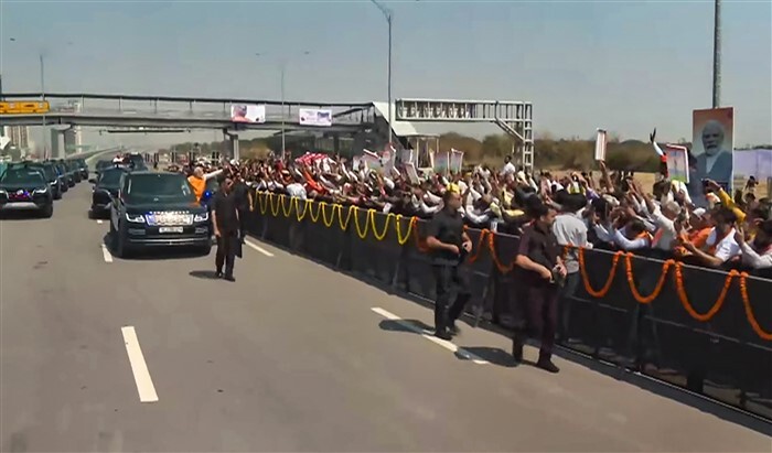 Prime Minister Narendra Modi inspects the 4 Level-Interchange of the Haryana Section of the Dwarka