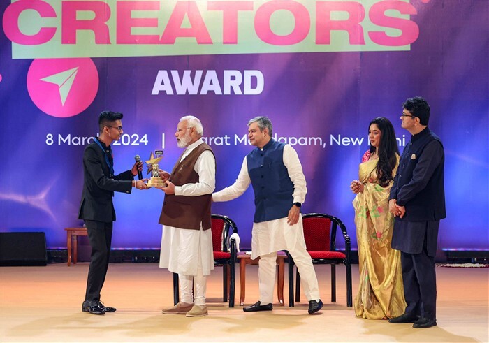 Prime Minister Narendra Modi presents Swachhta Ambassador award to Malhar Kalambe