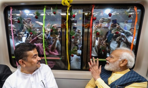 Pm Modi Unveils India S First Underwater Metro In Kolkata Oneindia Pm Modi Unveils India S First Underwater Metro In Kolkata Oneindia