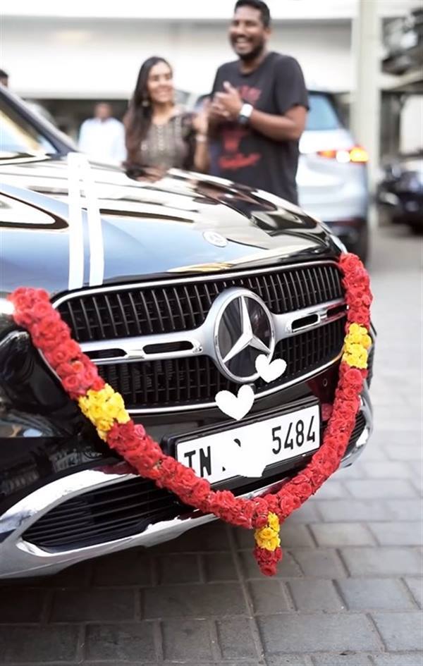 கஷ்டப்பட்டு இஷ்டப்பட்டு.. சொந்தமாக சொகுசு கார் வாங்கிய விஜே அர்ச்சனா ...