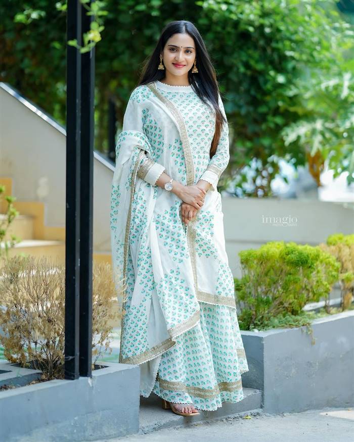 aditi ravi in salwar