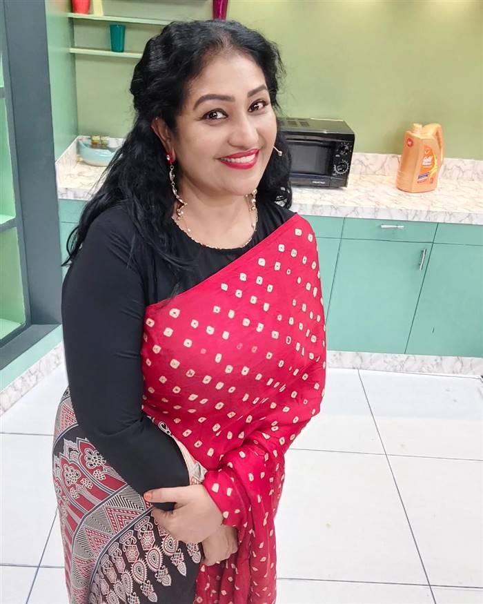thesni khan actress pic