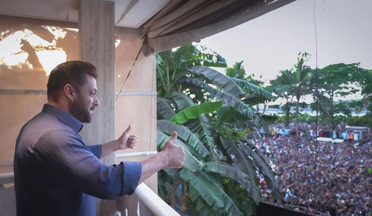 Fans often gather outside Galaxy Apartments during Salman’s birthday or Eid celebrations