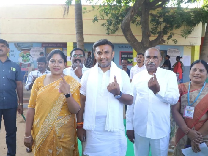 Bengaluru Lok Sabha Election: Nirmala Sitharaman to R Ashok List of Politicians who Casted Their Vot