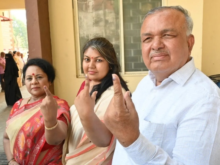Bengaluru Lok Sabha Election: Nirmala Sitharaman to R Ashok List of Politicians who Casted Their Vot