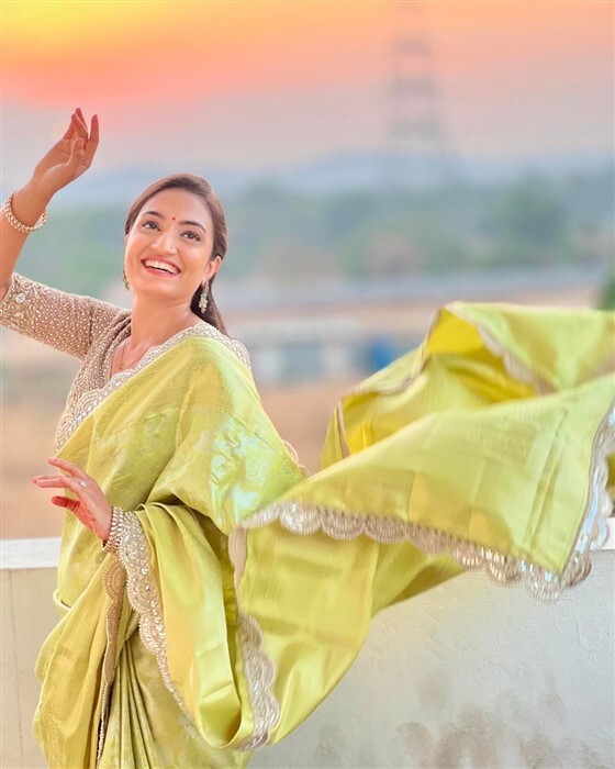 Kannada Serial Actress Vaishnavi Gowda Stunning Saree Photos