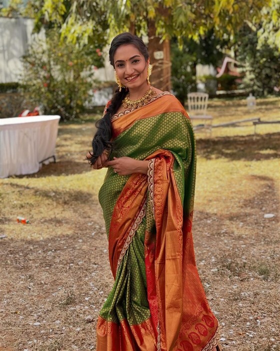Kannada Serial Actress Vaishnavi Gowda Stunning Saree Photos
