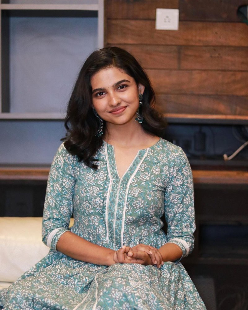 Mamitha Baiju Photos