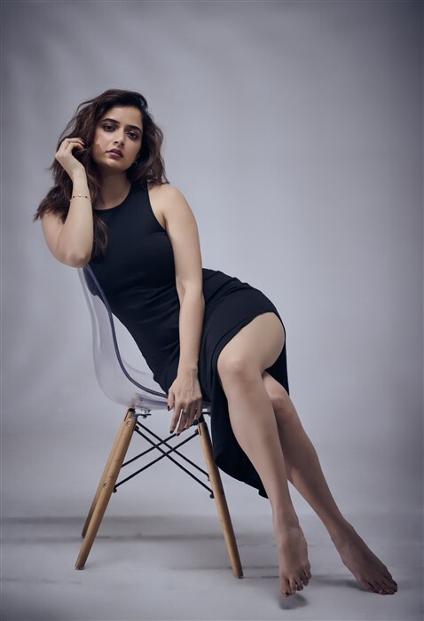 Actress Ashika Ranganath Hot Photos in Black Dress, Netizens react