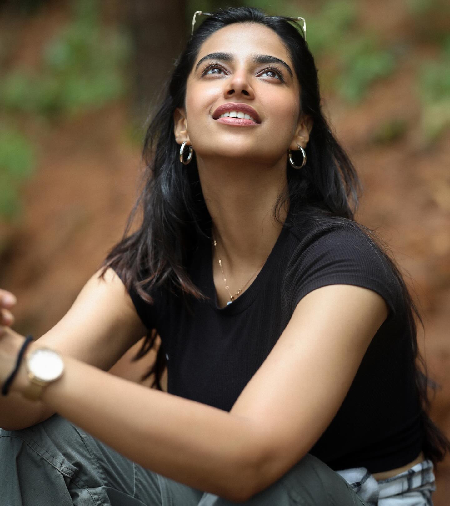 meenakshii Chaudhary stunning photos