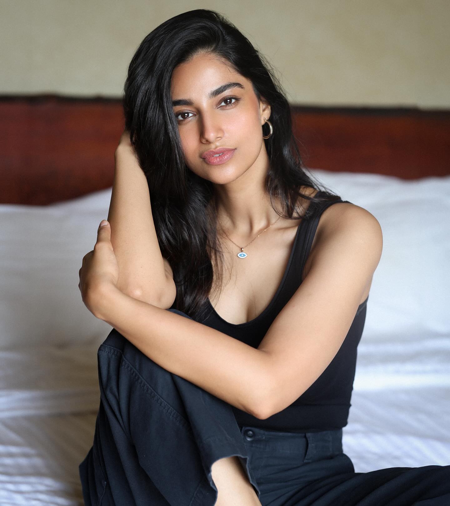 meenakshii Chaudhary stunning photos