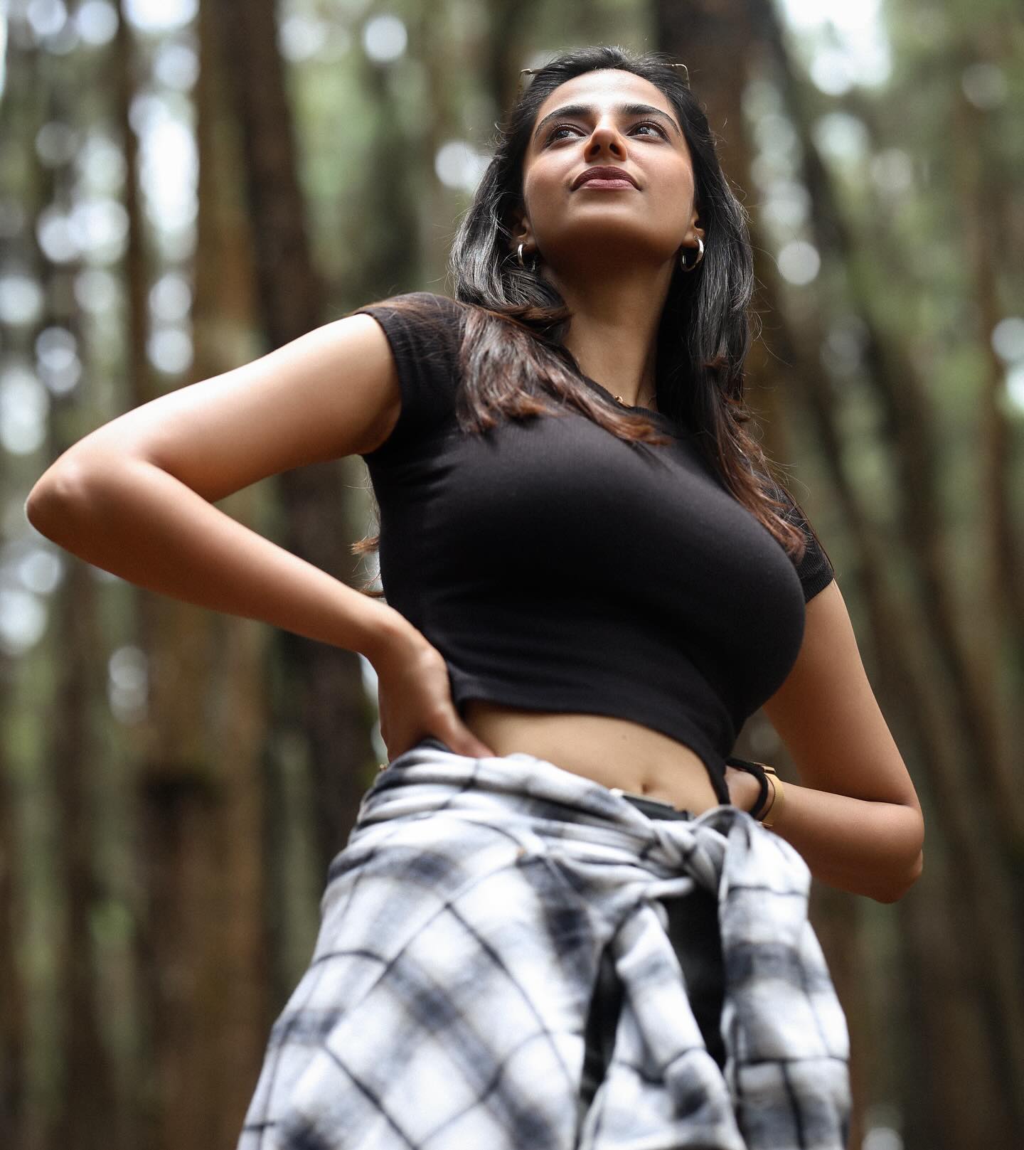 meenakshii Chaudhary stunning photos