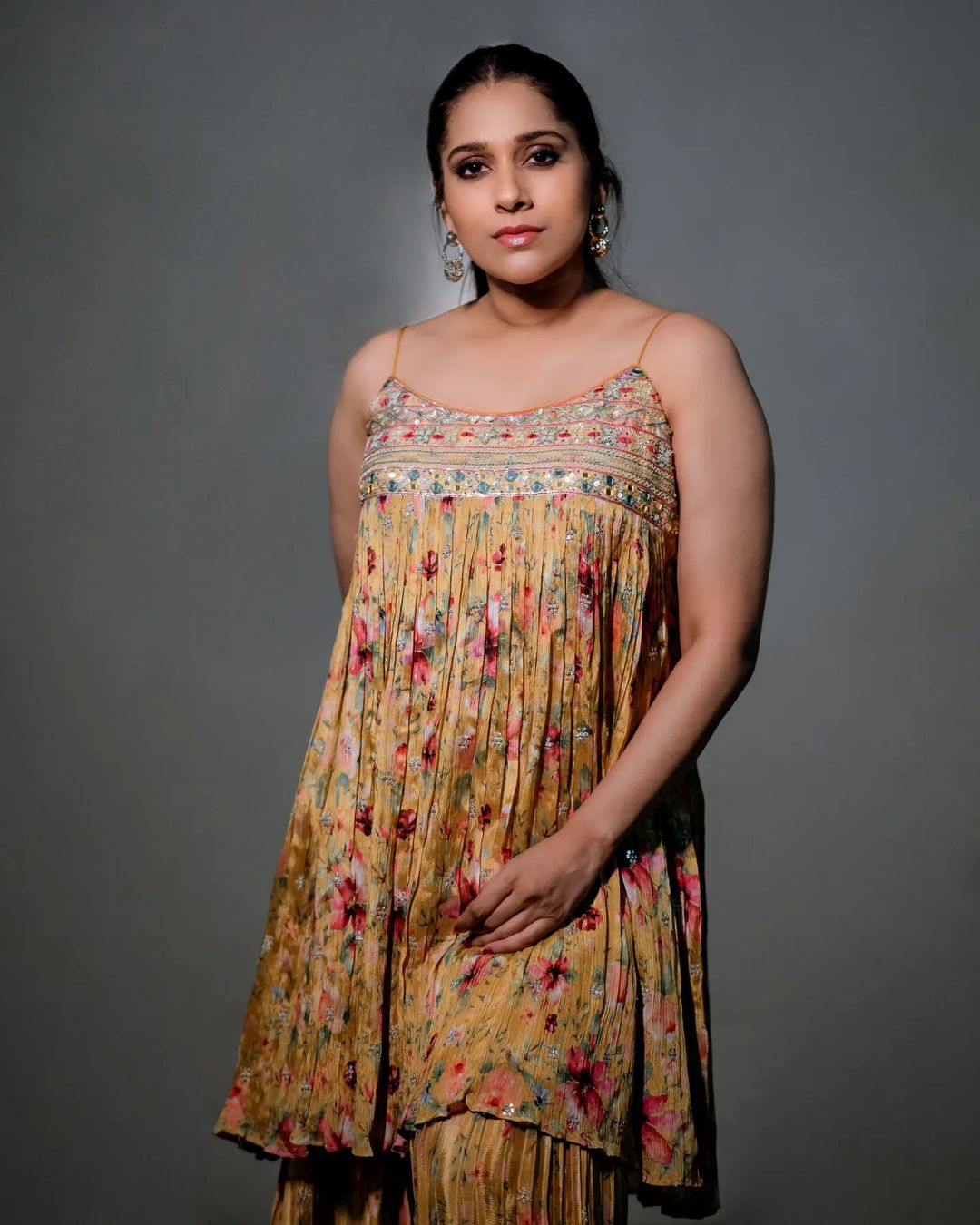 Rashmi Gautam latest stills