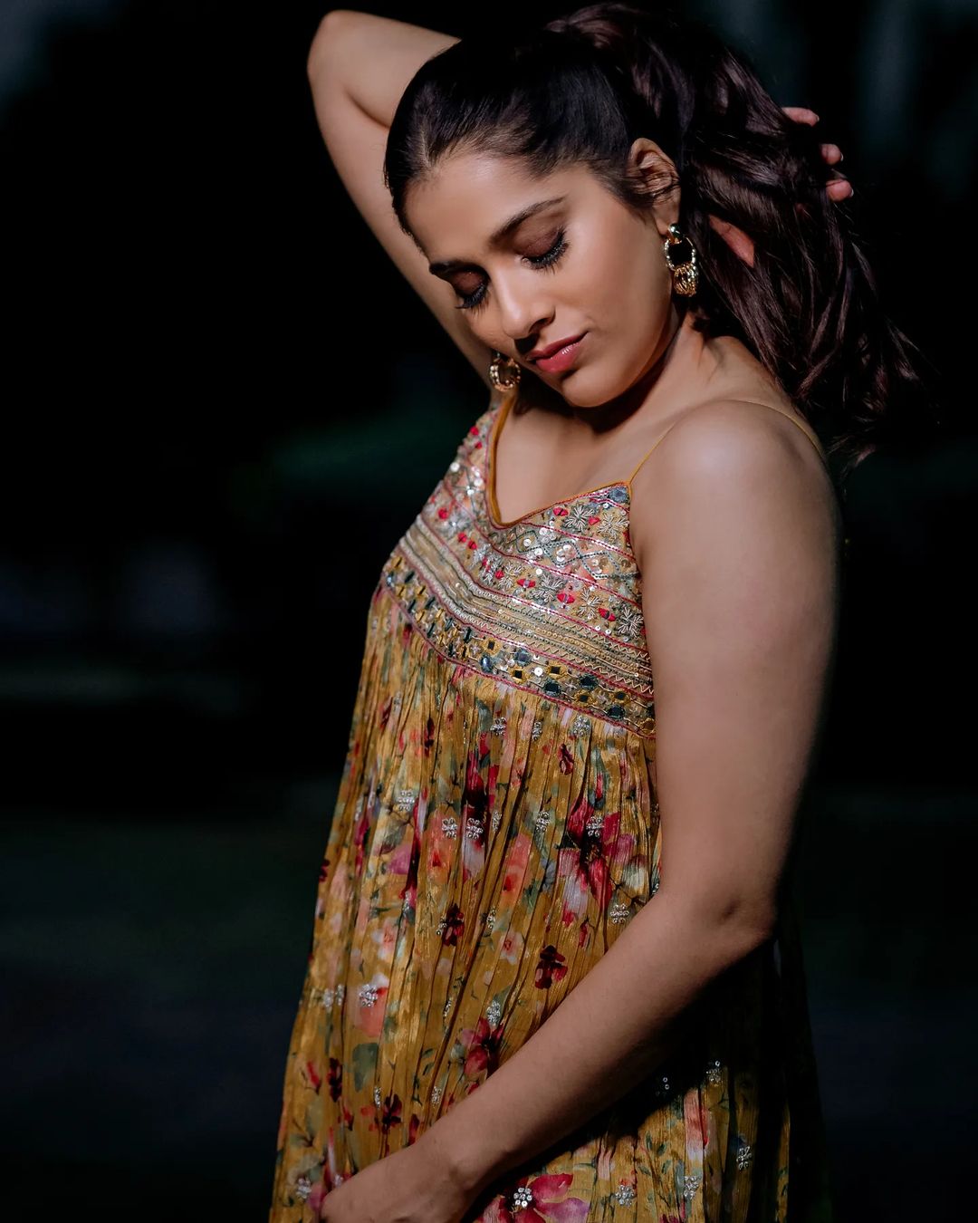 Rashmi Gautam latest stills