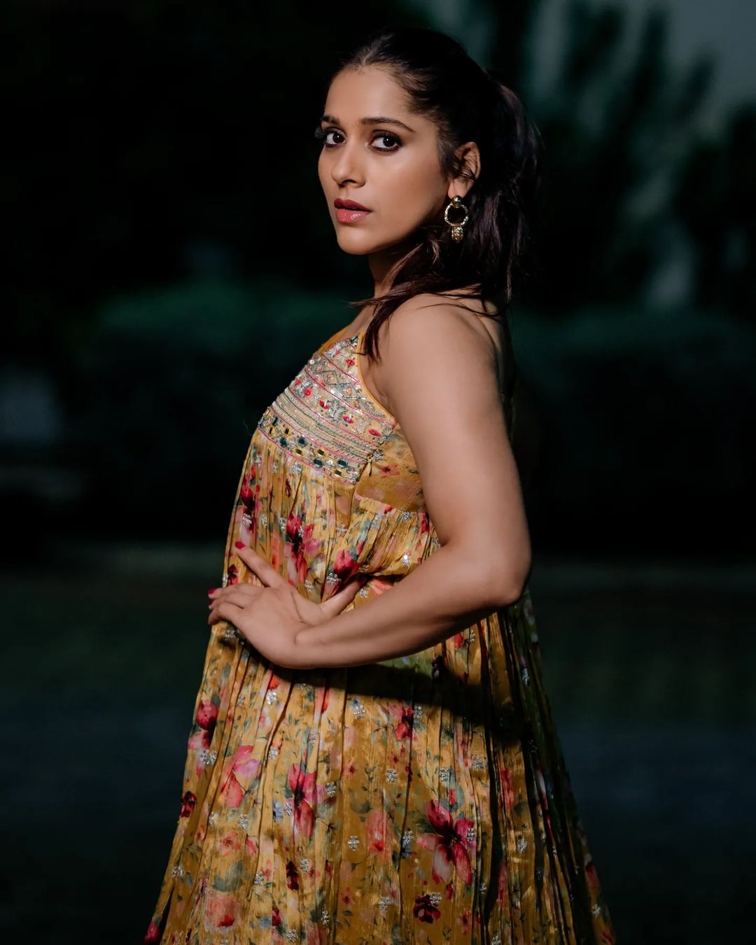 Rashmi Gautam latest stills