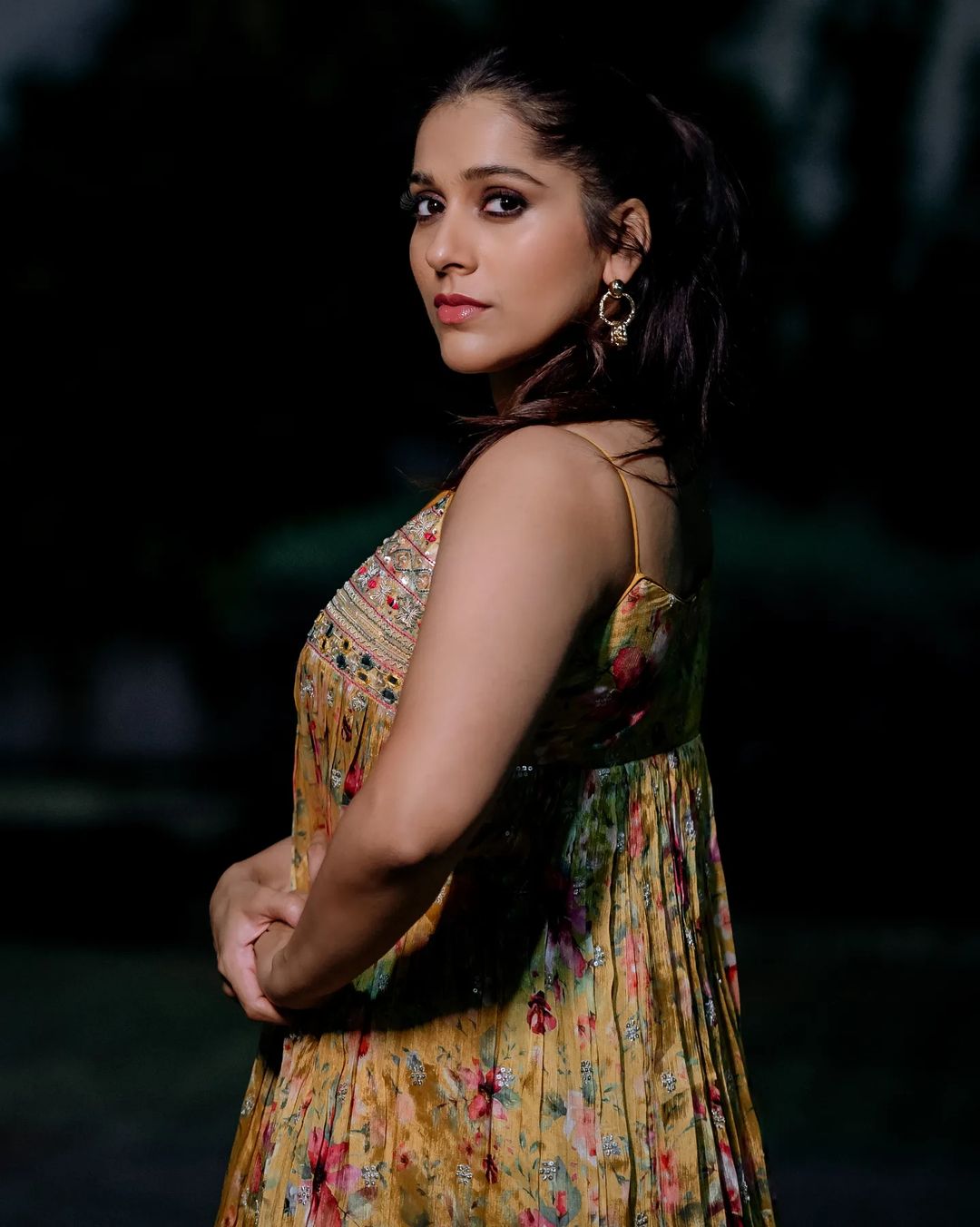 Rashmi Gautam latest stills