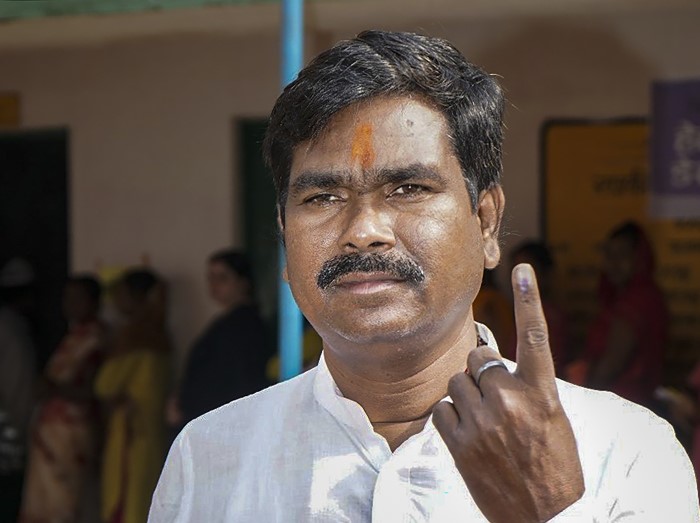 Lohardaga: BJP candidate Samir Oraon shows his inked finger after castng his vote