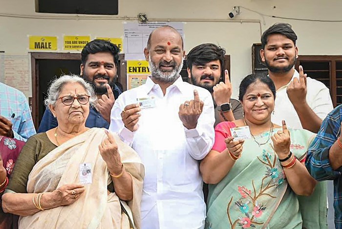 Karimnagar: BJP leader Bandi Sanjay Kumar and his family members show their fingers marked with indelible ink after casting votes