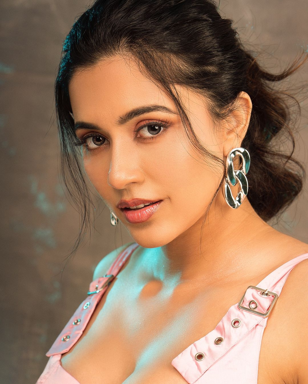 Actress Anju Kurian sizzling beauty show