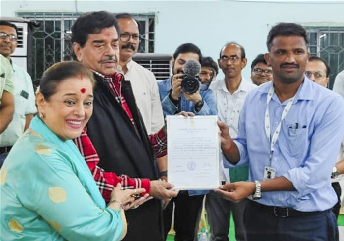 Trinamool Congress (TMC) candidate from Asansol constituency Shatrughan Sinha with wife Poonam Sinha receives certificate after winning the Lok Sabha elections, in Asansol.