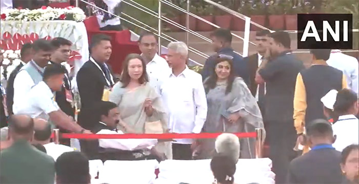 BJP leader Dr S Jaishankar with wife present at the Rashtrapati Bhavan.