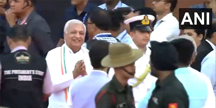 Kerala Governor Arif Mohammed Khan & BJP leader Jitendra Singh at Rashtrapati Bhavan for the oath ceremony of the new government.