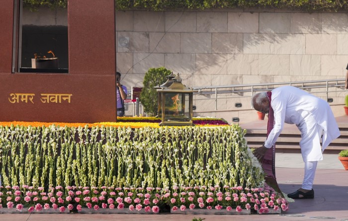 Prime Minister-designate Narendra Modi lays a wreath at the National War Memorial (Rashtriya Samar Smarak