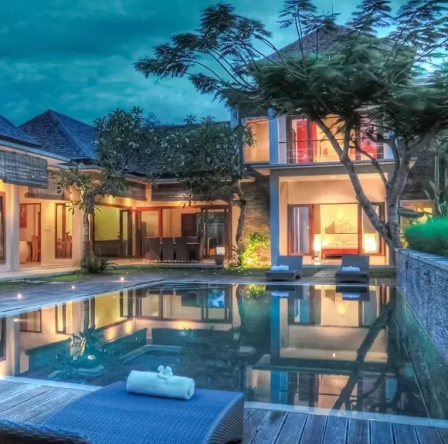 Shah Rukh Khan's Exclusive LA Mansion Listed On Airbnb - Discover the Nightly Rate!