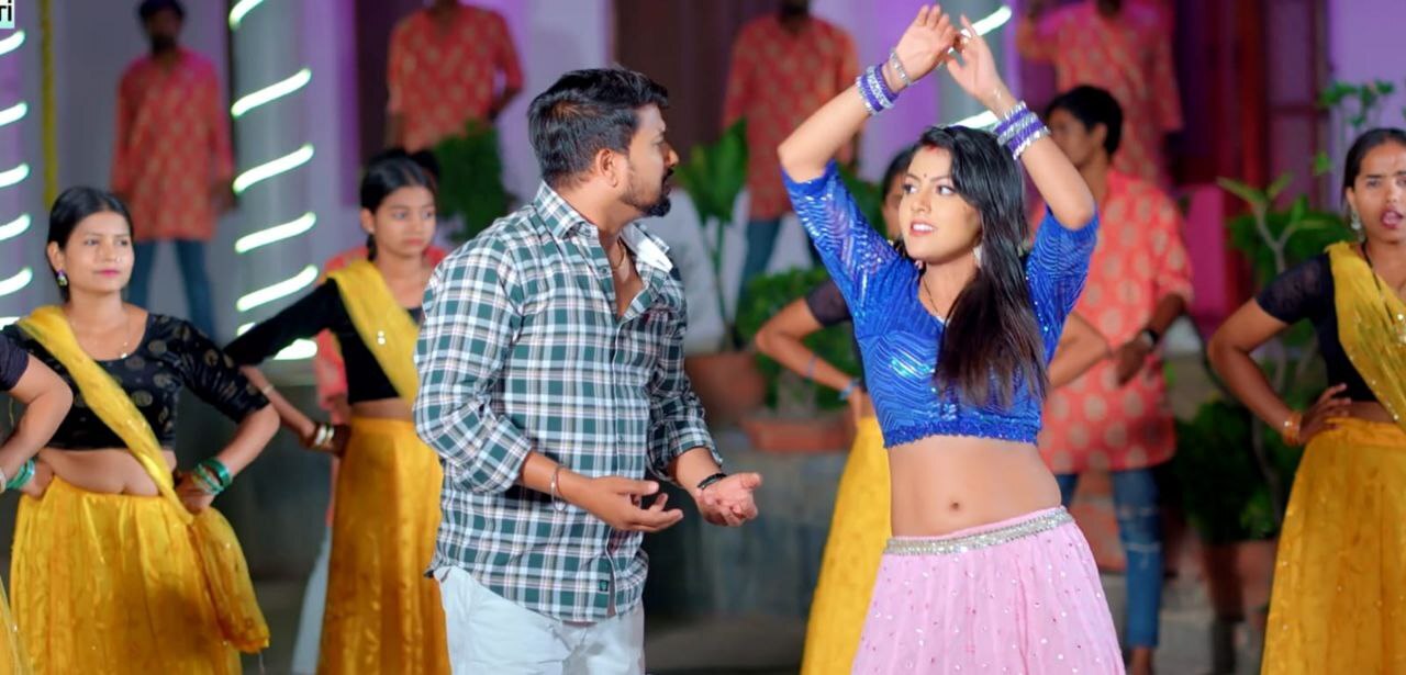 'Goli Marab Sawatin Ke' Mahi Srivastava Bhojpuri song Viral