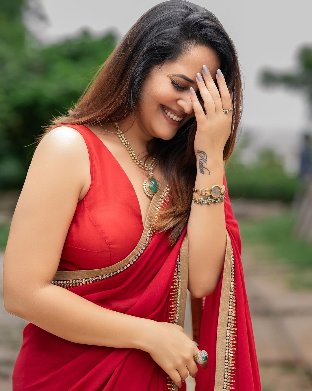 Anasuya Bharadwaj seductive beauty