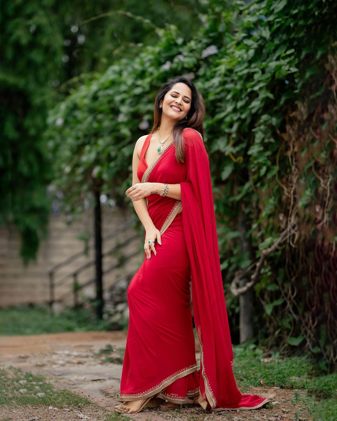 Anasuya Bharadwaj seductive beauty