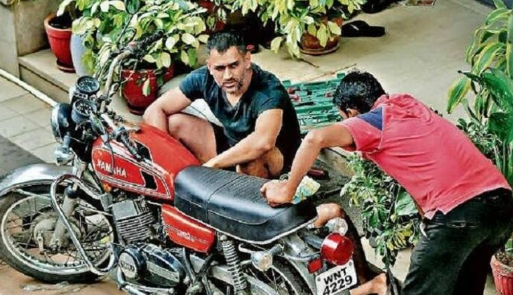 dhoni bike